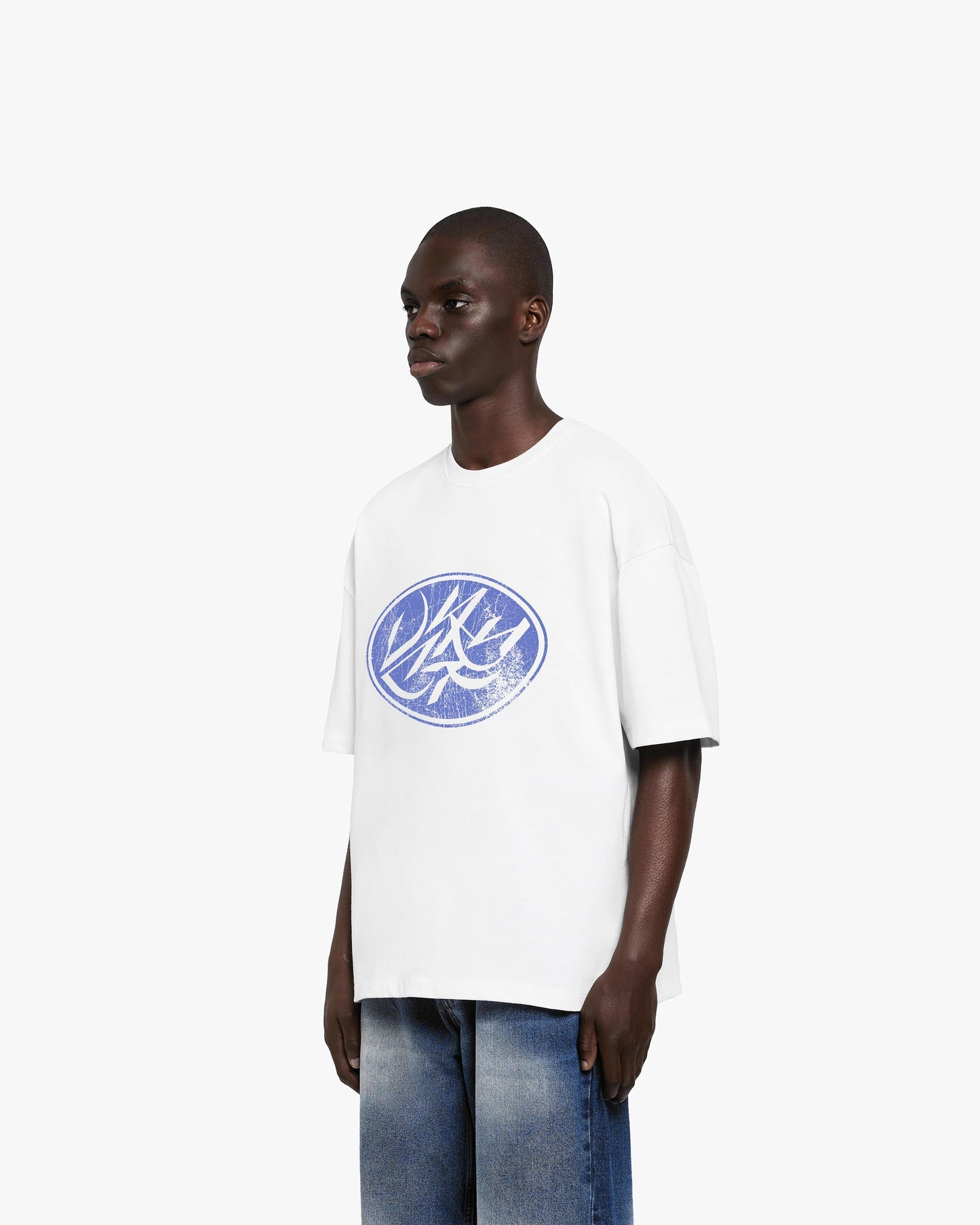 BROKEN SCRIPT TEE WHITE